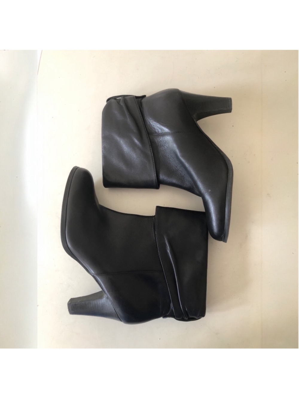 BCBG Generation Cessna Leather Cuffed Ankle Booties Size 9B/39 Boho Edgy Vibe